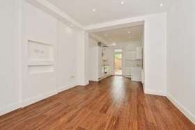 2 bedroom Flat for s...